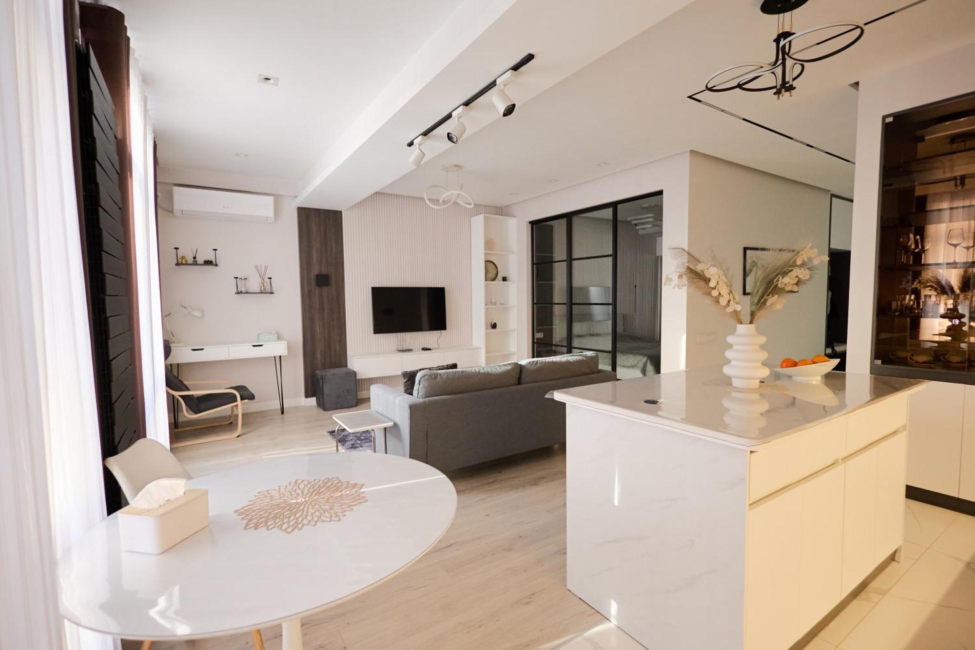 Lovely 1-Bedroom Rental Unit In Downtown Dusanbe Kültér fotó